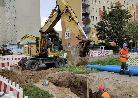 przebudowa rurociągu, koparka